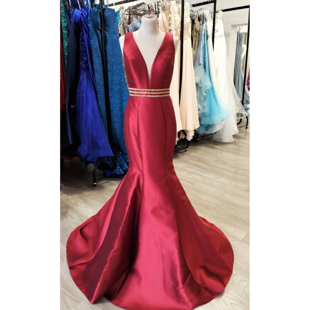 JVN59891 MAKE AN OFFER burgundy satin evening prom parent fishtail dress